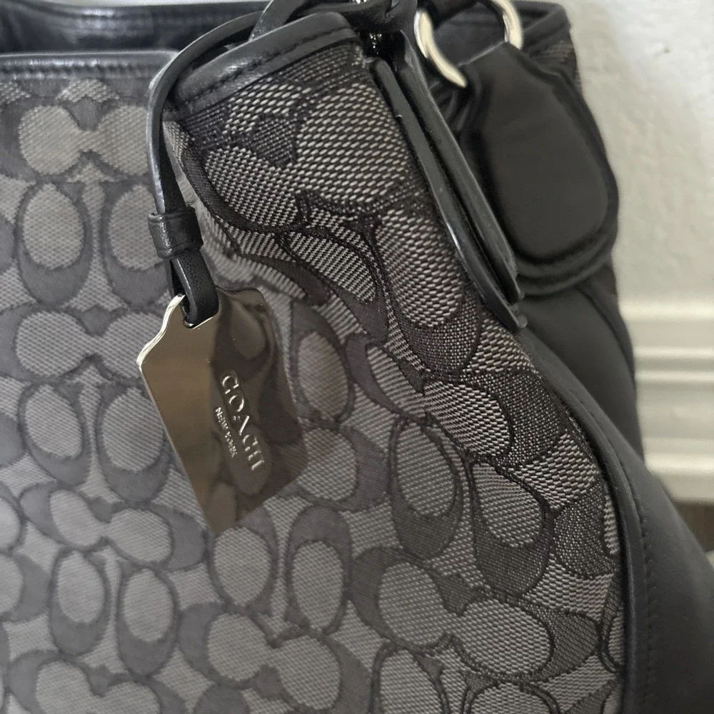 Coach Edie 31 Shoulder Bag Womens Medium Black Signature Jacquard Leather Zip